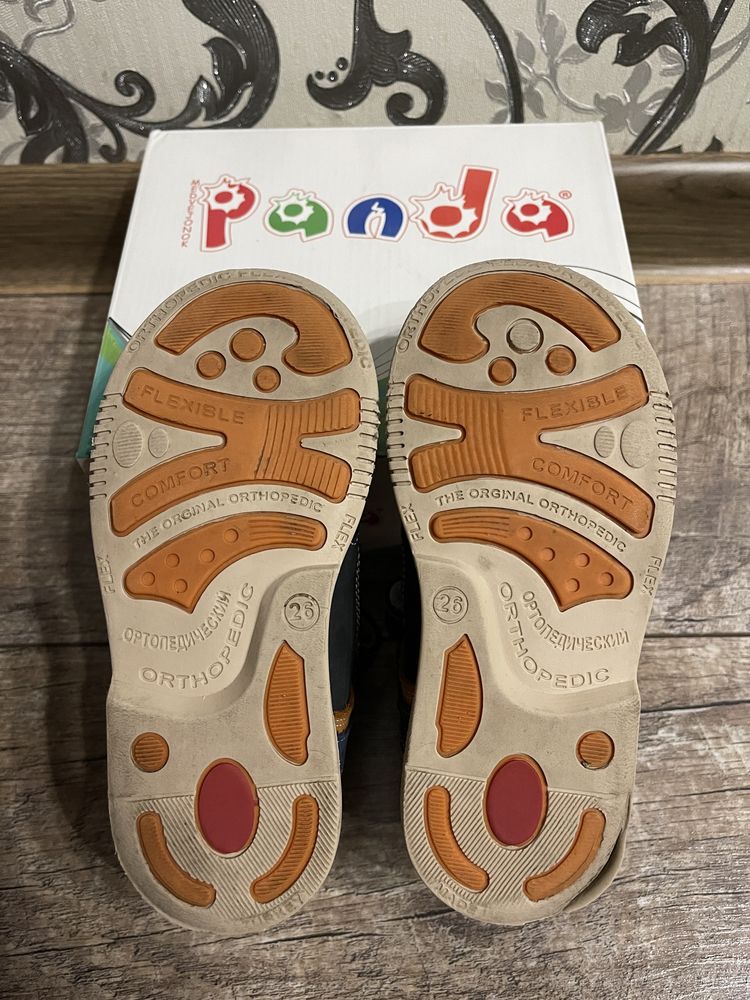 Продам детские кожаные сандали Panda