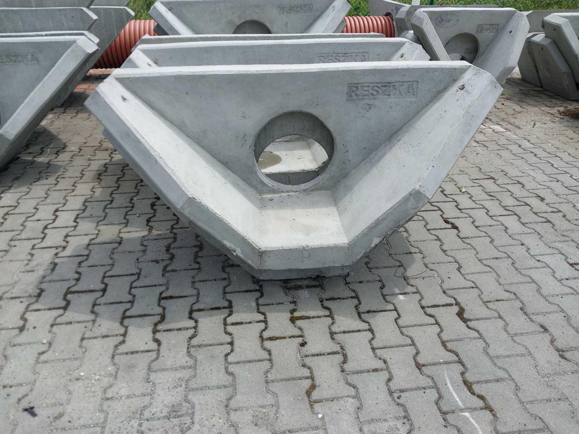 Przyczółki betonowe , ścianki oporowe , zakończenie przepustu