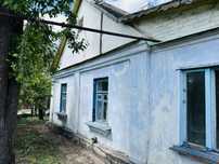 Продаж частини будинку в гарному місці під ремонт