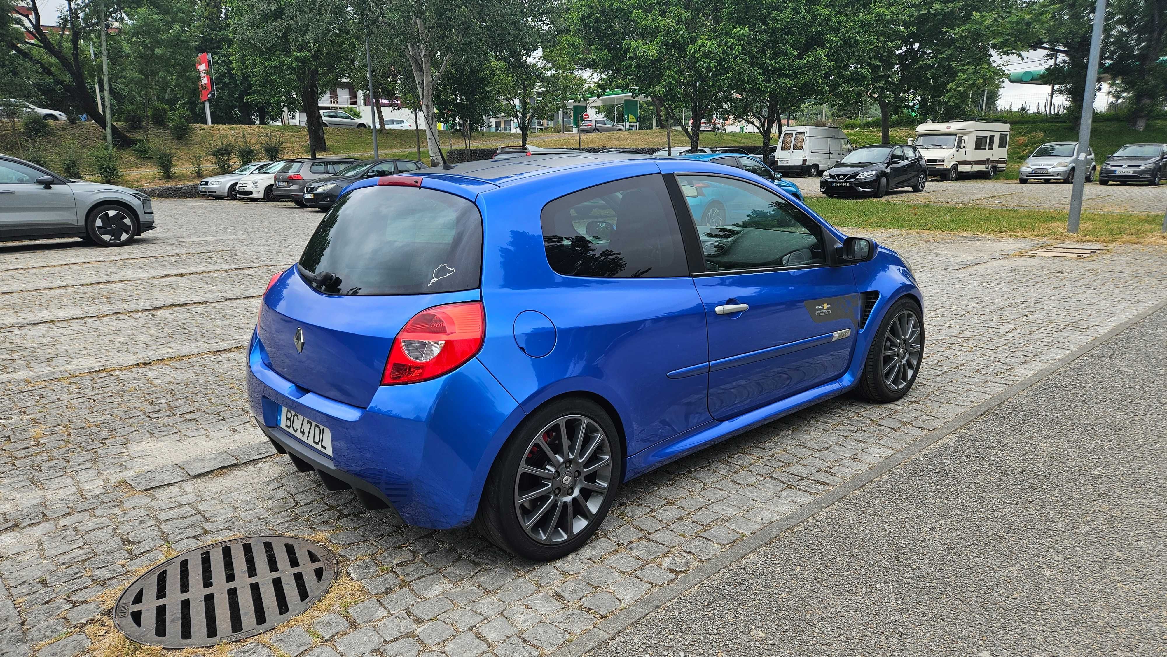 Renault Clio 3 RS R27 / F1 Team
