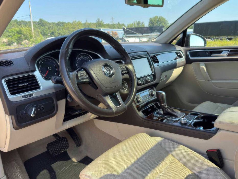 Volkswagen Touareg      2016