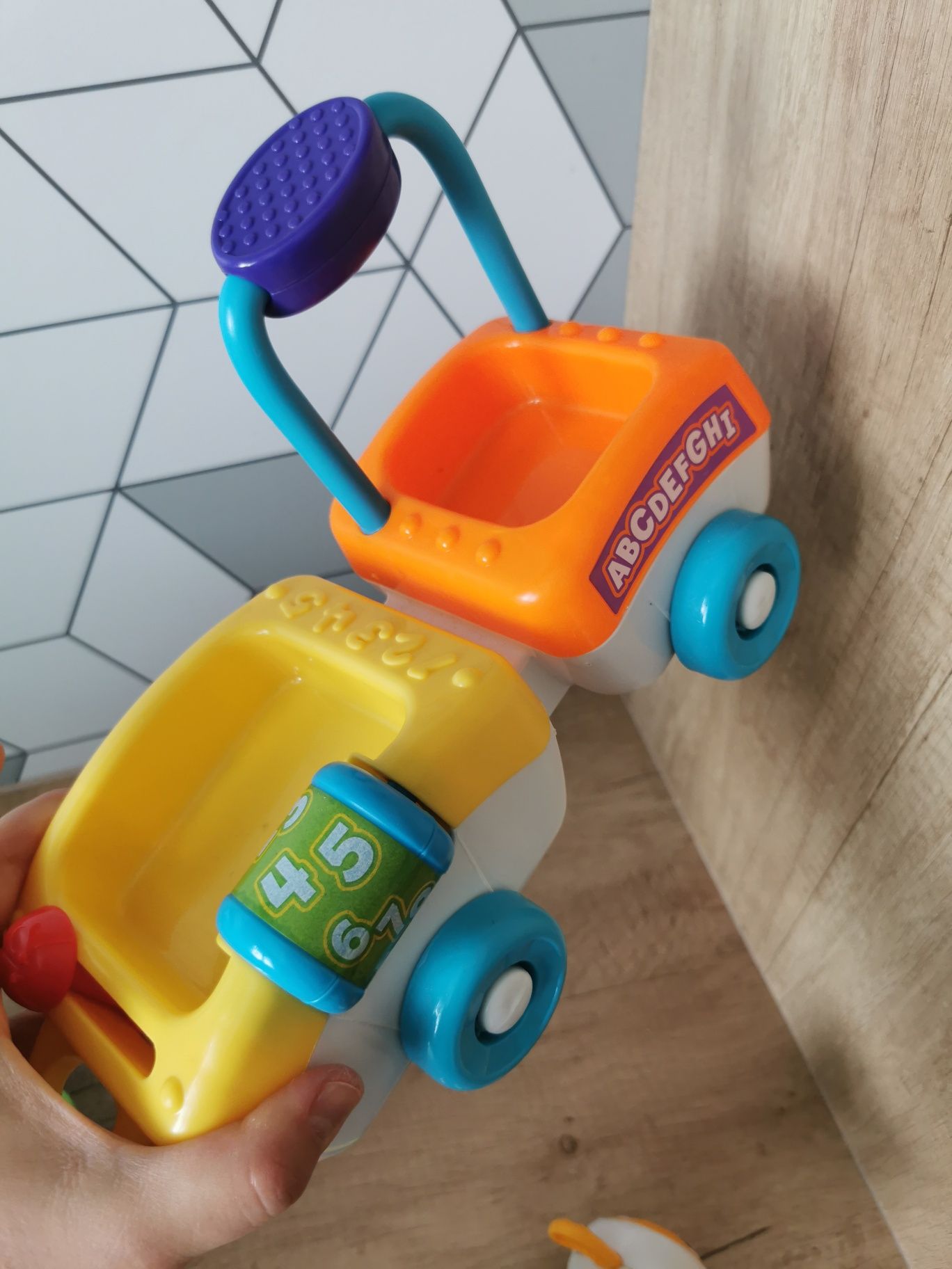 Interaktywny, jeżdżący, grajacy pociąg, ciuchcia Fisher Price