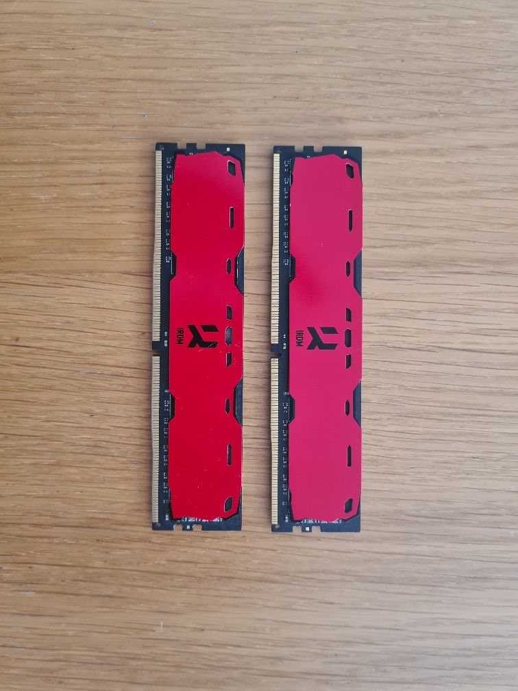ram 2x4gb  DDR4.