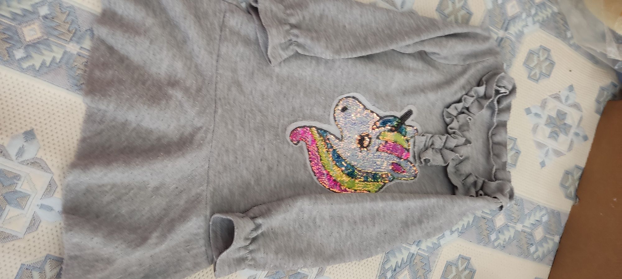 Vestido unicórnio com  lantejoulas