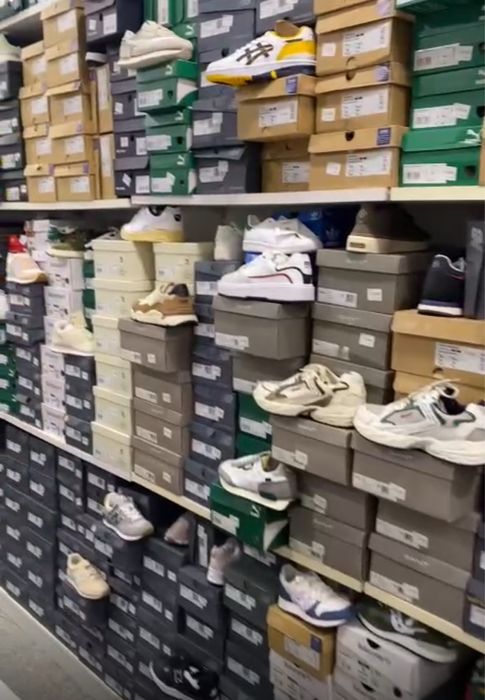 Lote de sapatilhas 200 pares originais