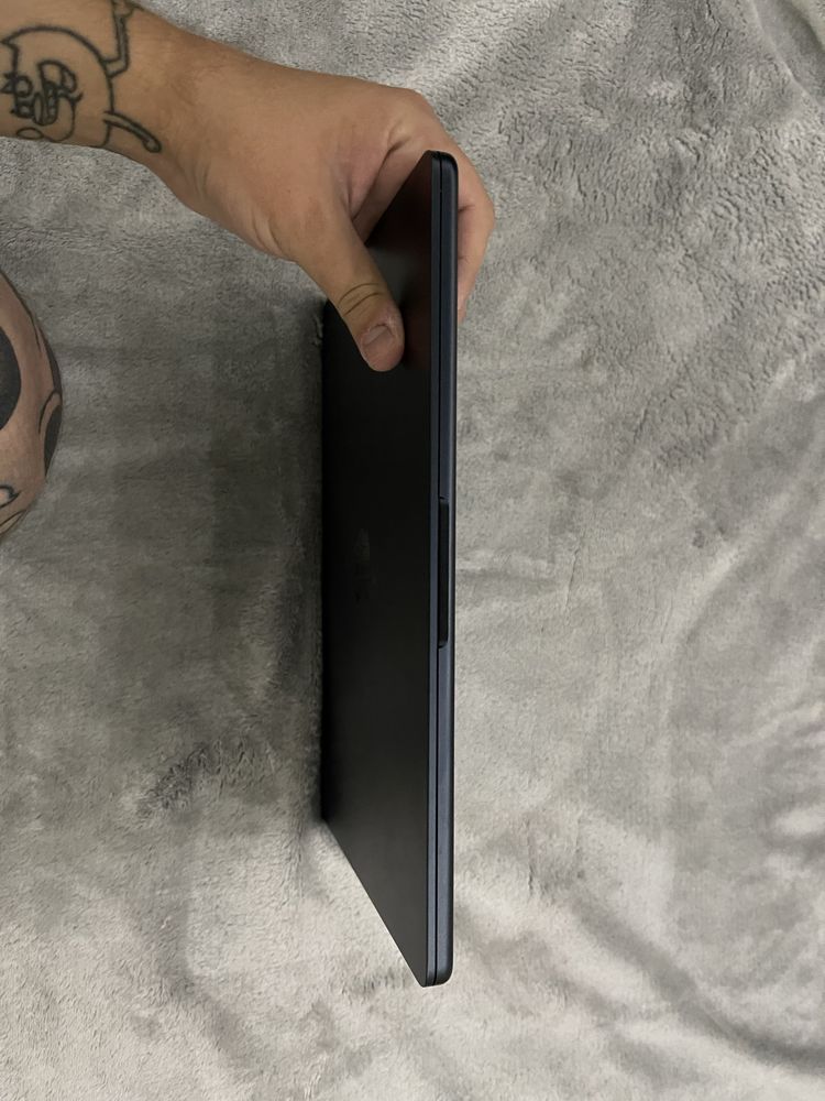 Macbook air m2 13,6 8/256
