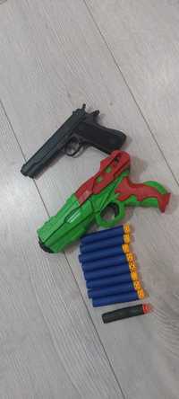 2 пистолета и пули
