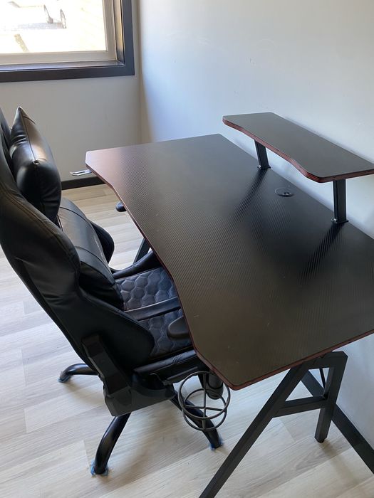 Mesa e cadeira gaming