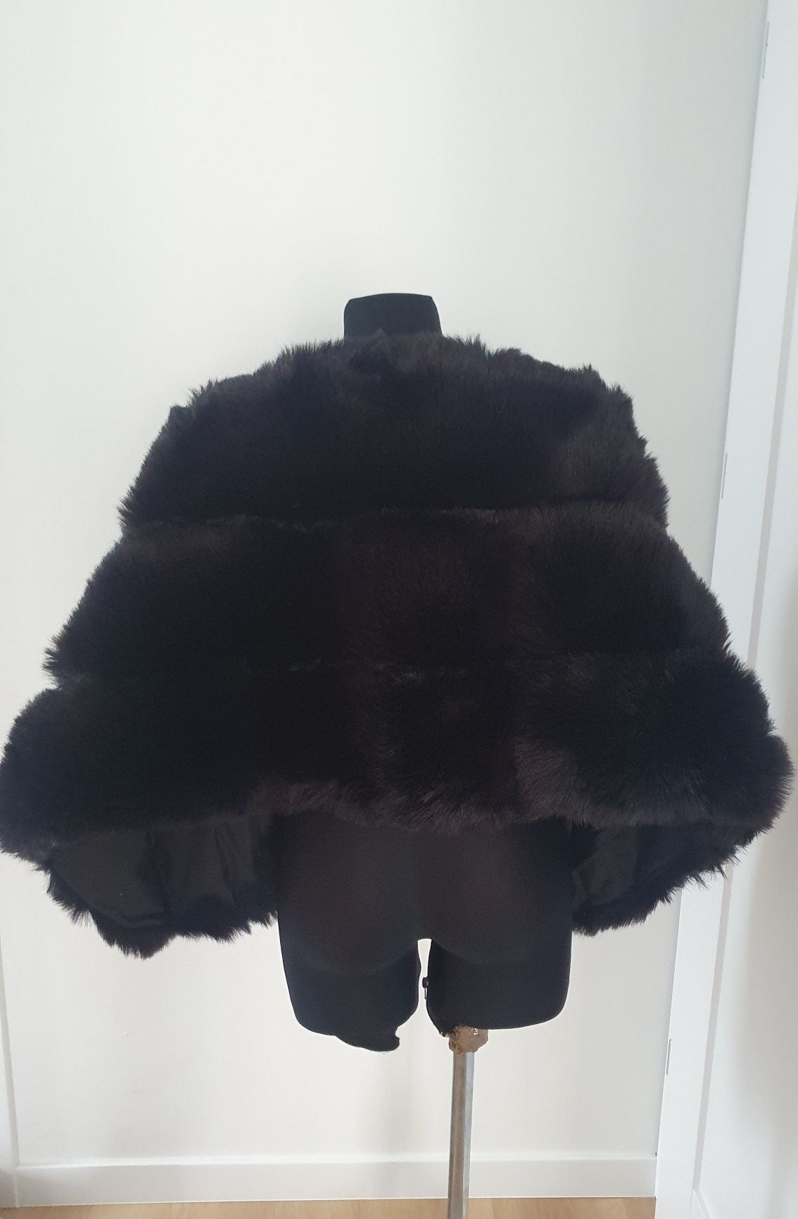 Czarna etola elegancka futerko sztuczny lis