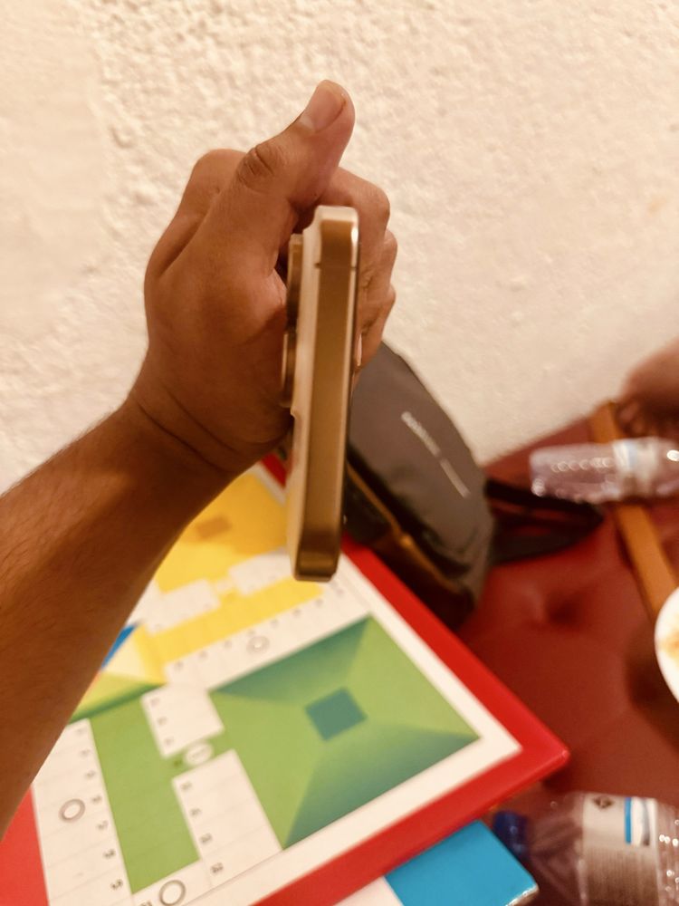 À Venda: iPhone 16 Pro Max – 256GB – Desert Titanium – Como Novo