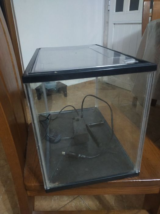 Vendo aquário, com tampa e filtro