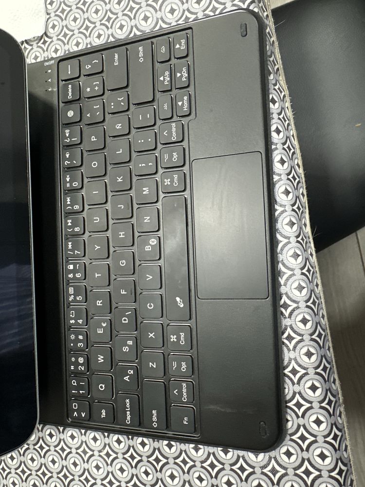 Capa magnetic com teclado Ipad 10th geration 2020, e caneta iStore