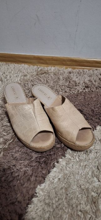 Klapki na obcasie Lasocki