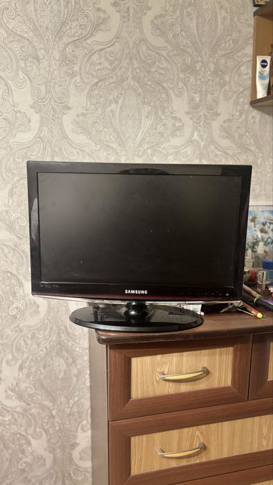 Телевізор Samsung LE22C450E1W