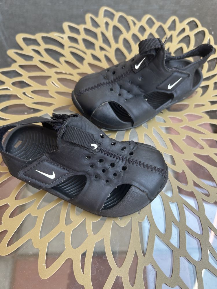 Sandalki Nike czarne rozmiar 22 dla chłopca lekkie buty do wody