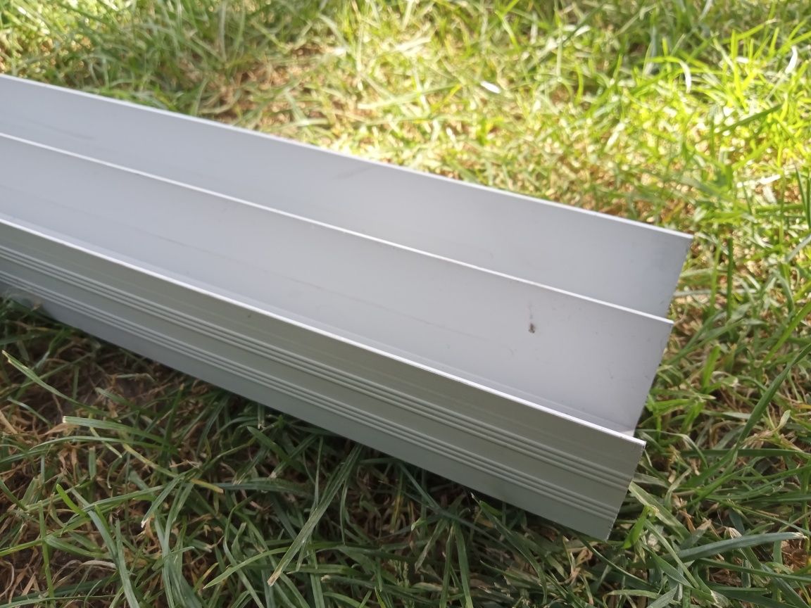 Profil aluminiowy do drzwi przesuwnych 200*8 cm