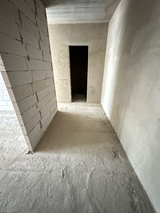 Продам велику однокімнатну квартиру з видом на сосни