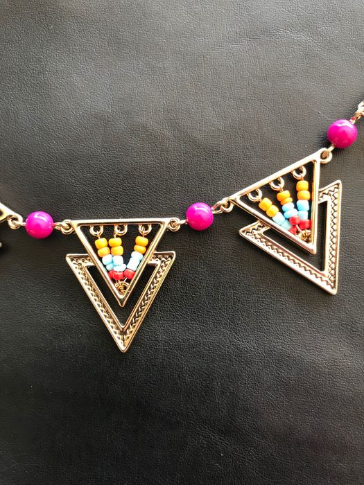 Colar metálico, novo