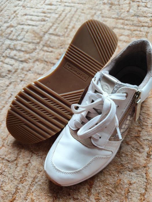 Біло-бежеві кросівки