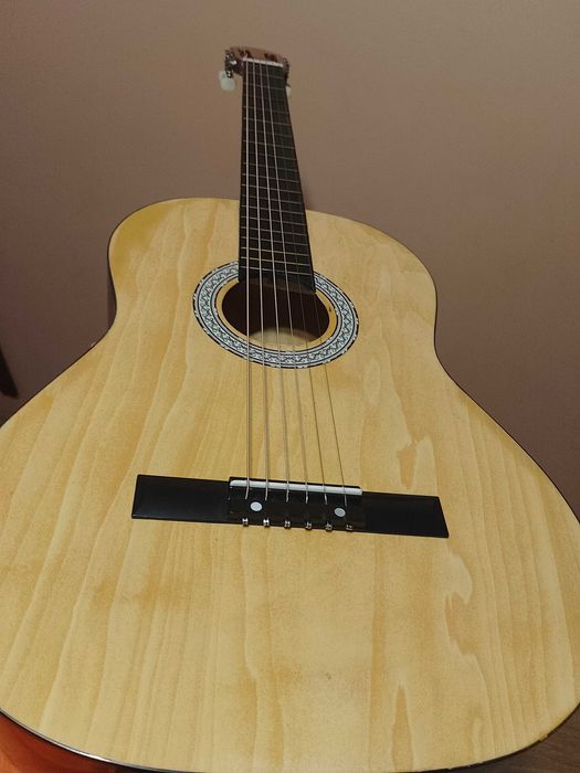 Гитара акустическая 6ти струнная с чехлом как новая