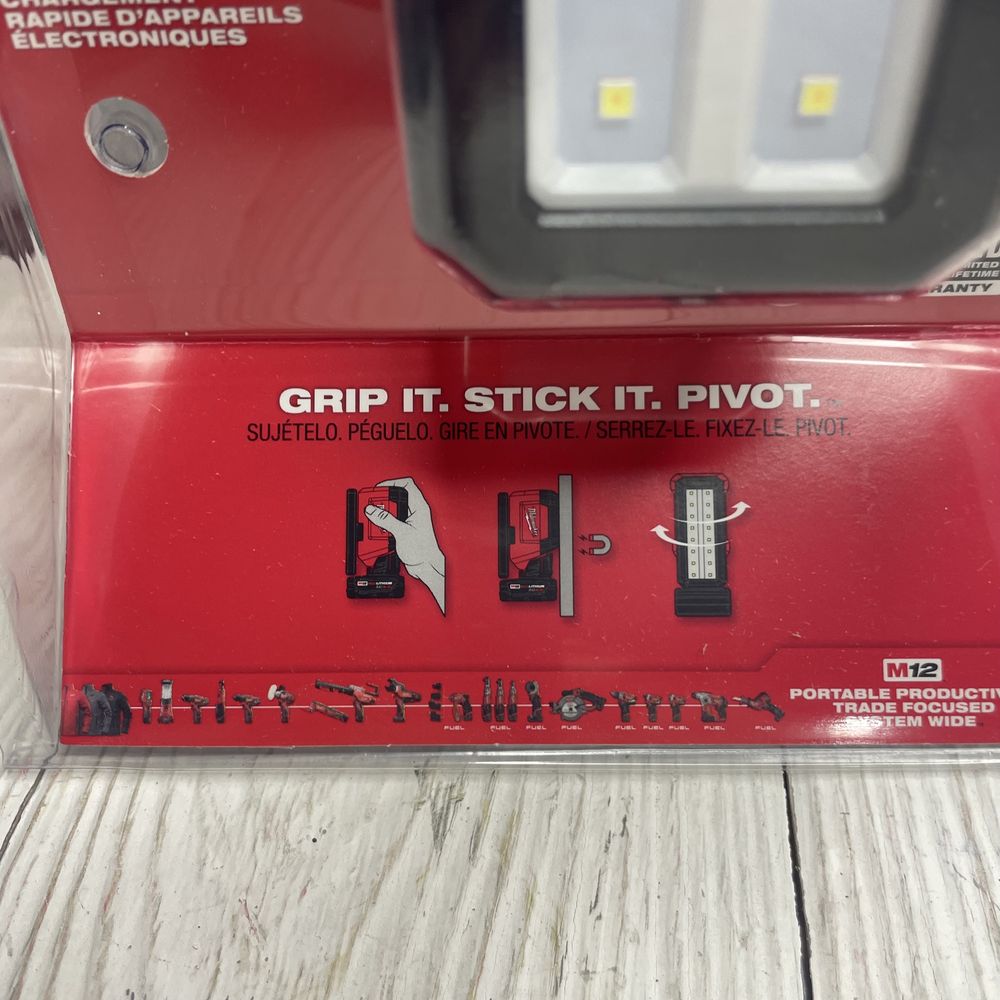Прожектор Milwaukee M12 ROVER 2367-20 с зарядкой от USB