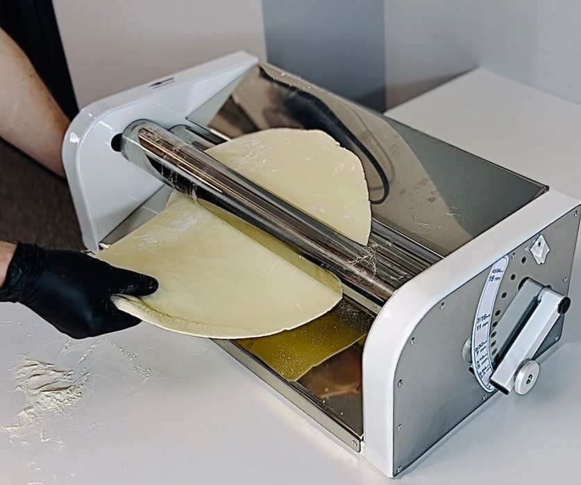 Ручная тісторозкатка