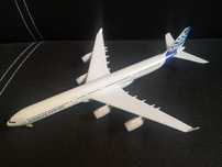 Samolot model samolotu metalowy ok 20 cm Airbus A340