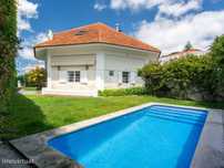 Moradia T3+1 com jardim e piscina para arrendamento no Estoril