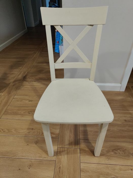 Solidne krzesła 4 szt do odnowienia