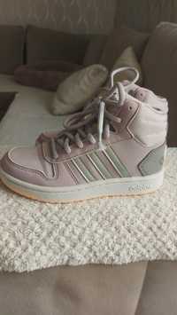 Buty Adidas dla dziewczynki.