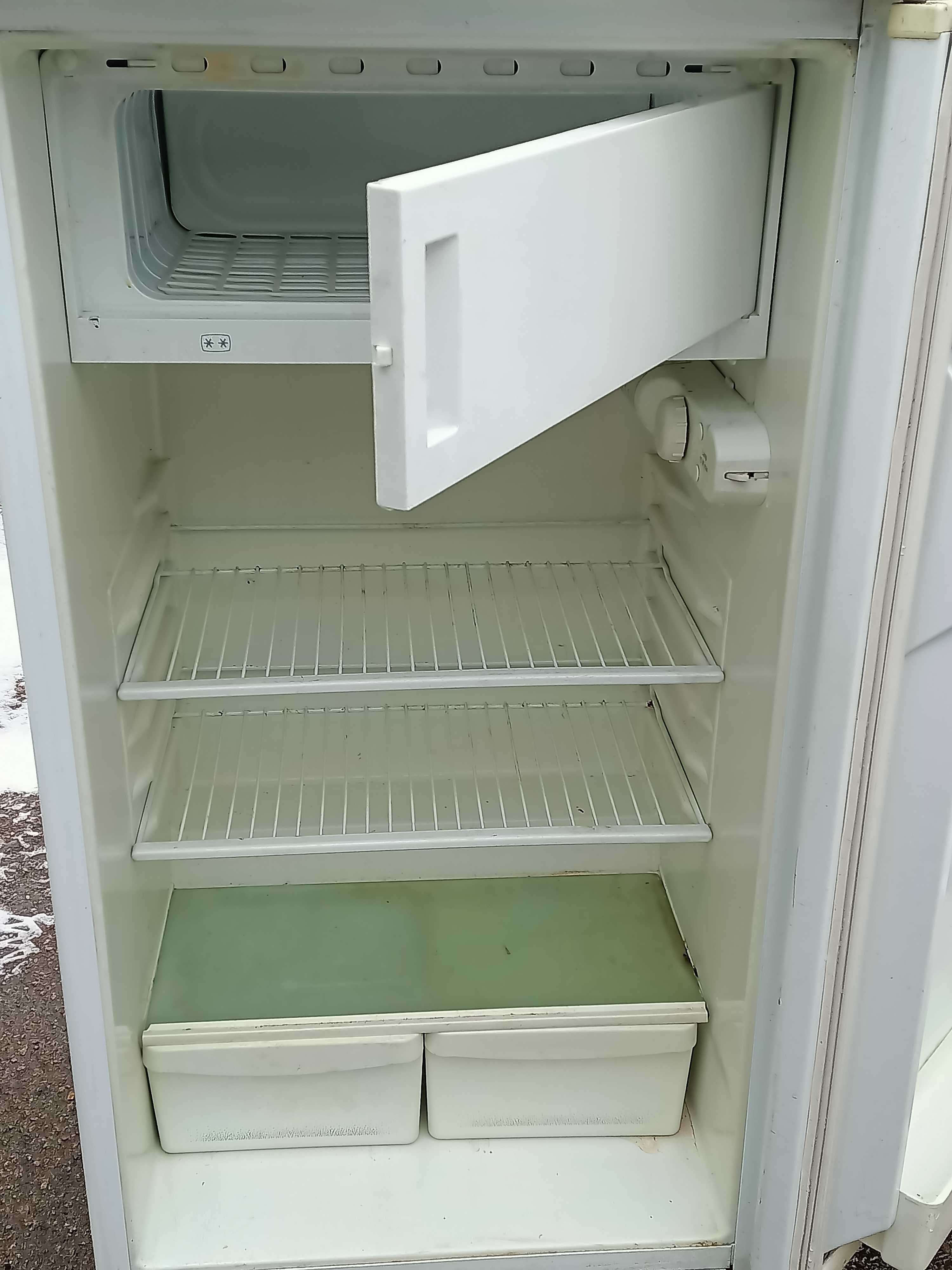 Холодильник «Норд» с морозильной камерой. Требует ремонта.