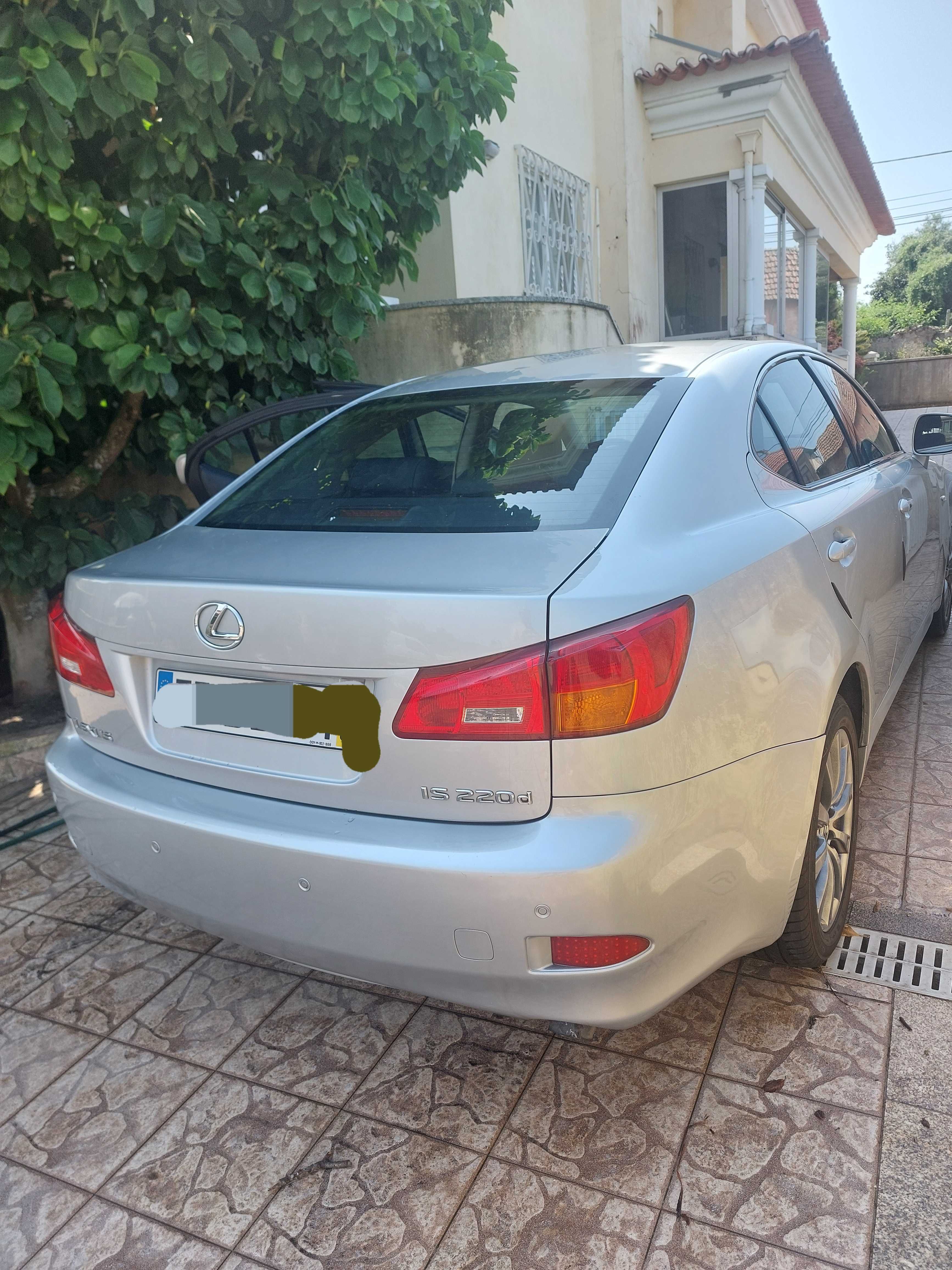 Carro lexus is 220d