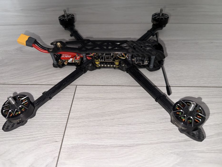 Dron FPV 7 cali’