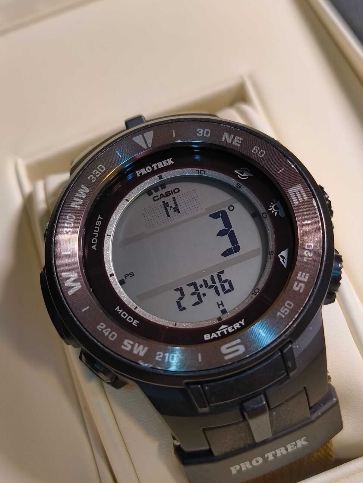 Часы Casio PRG-330 с солнечной батарей, компас, высотомер.