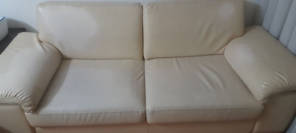 Dois  Sofás cor creme imitação pele
