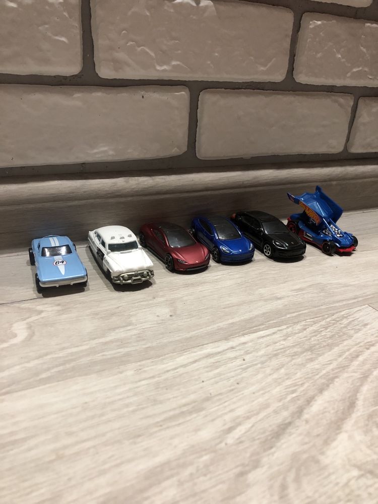 Продам машинки hot-wheels