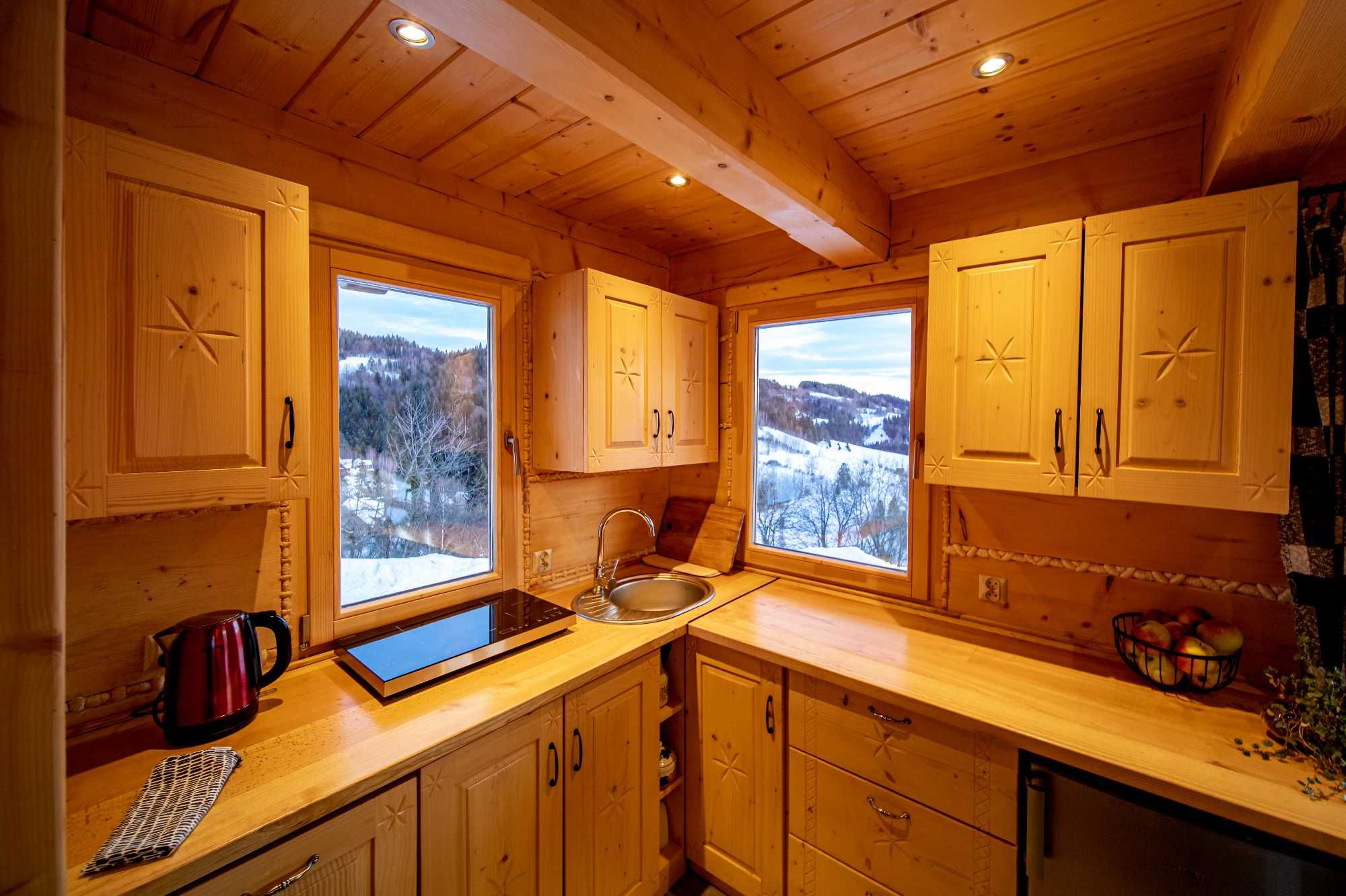 Domek z kominkiem w górach Gorce, z widokiem na Tatry, jacuzzi / balia