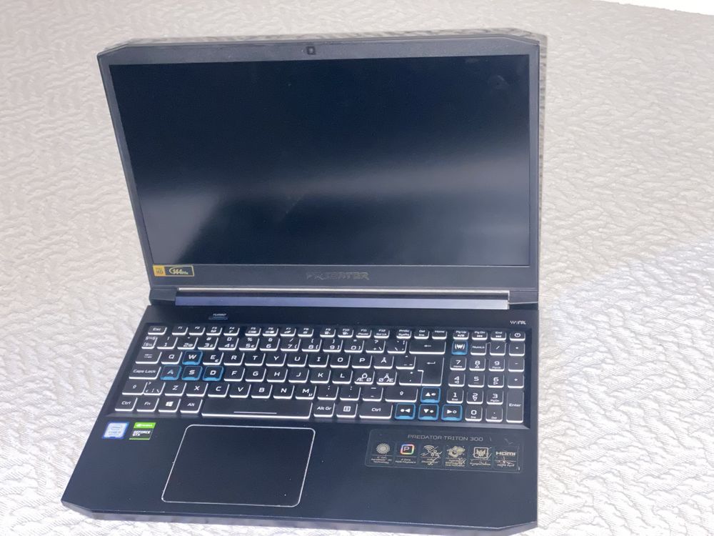 Portatil acer triton 300