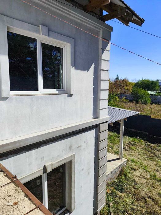 Продам двоповерховий будинок в коттеджному містечку.