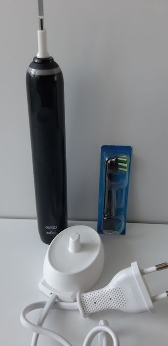 Elektryczna szczoteczka do zębów Oral-B PRO 3 3500