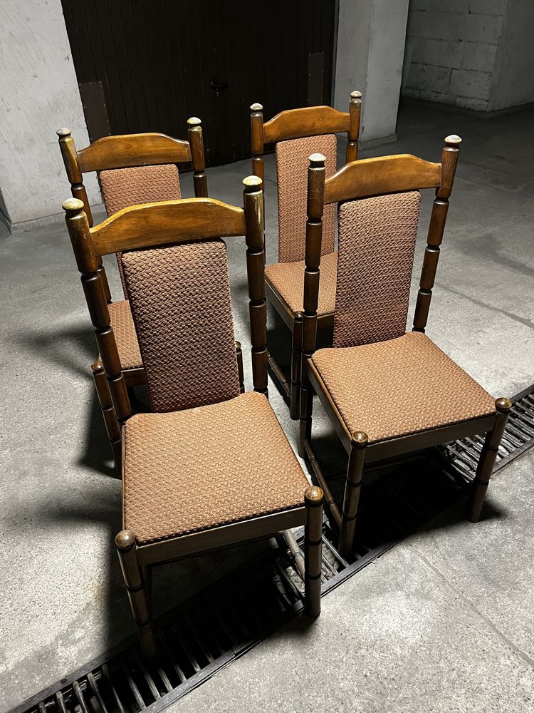 Krzesła drewniane (PRL)