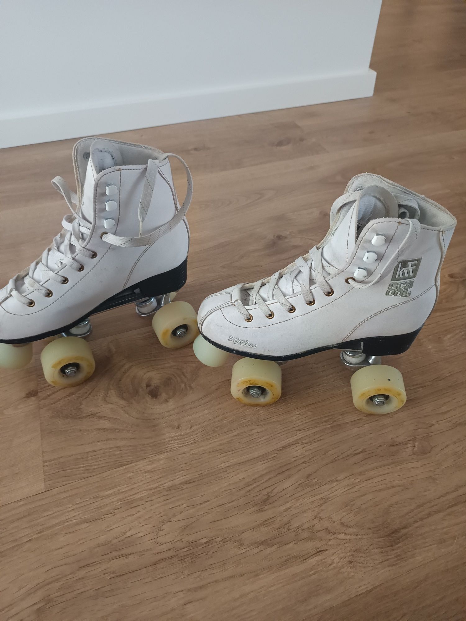 Patins de patinagem artística
