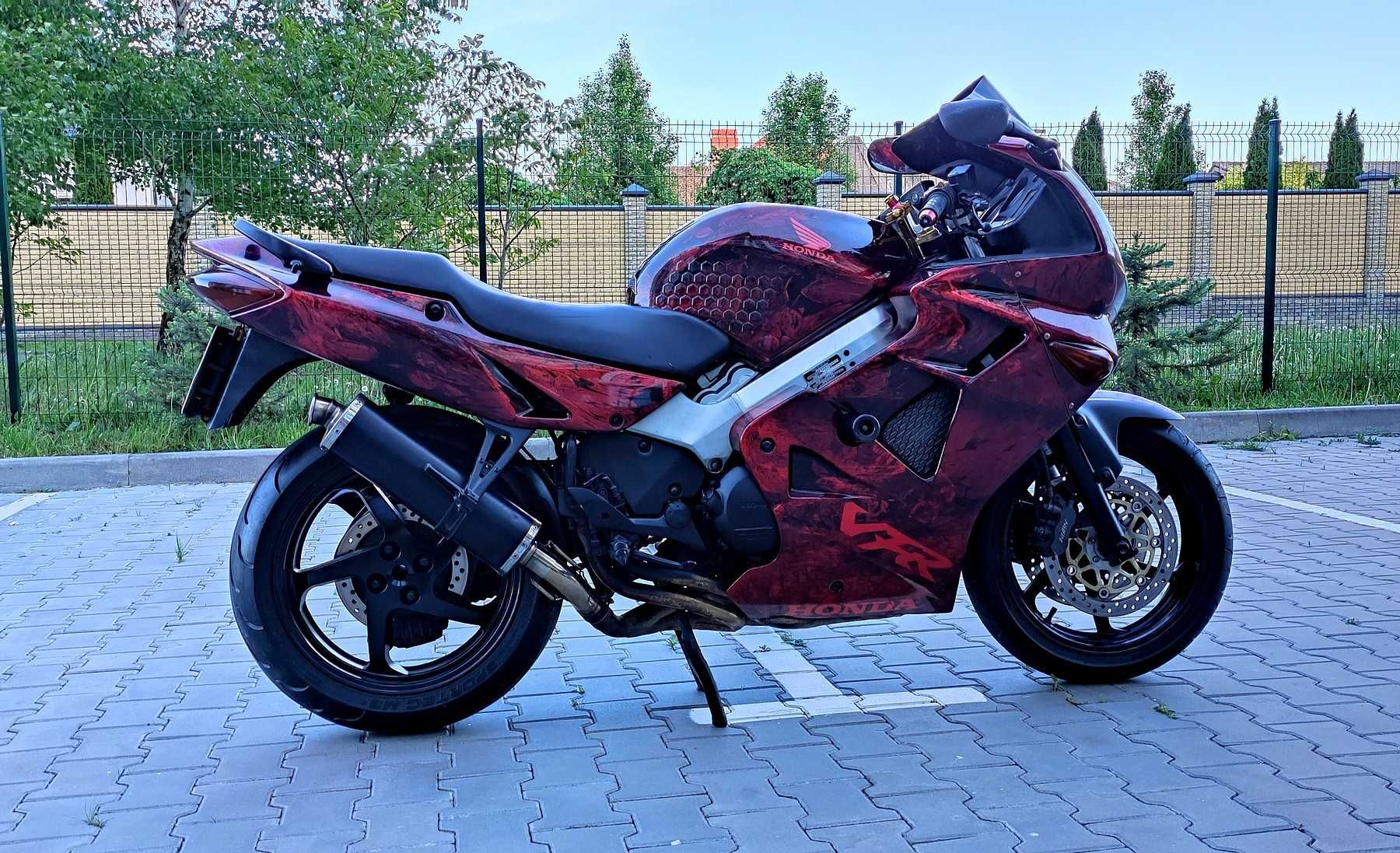 Мотоцикл Honda VFR 800 інжектор, мотор V4, 106 кc ексклюзивна покраска