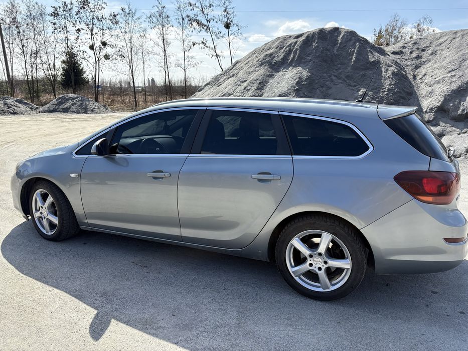 Продам Opel Astra j 1.7cdti