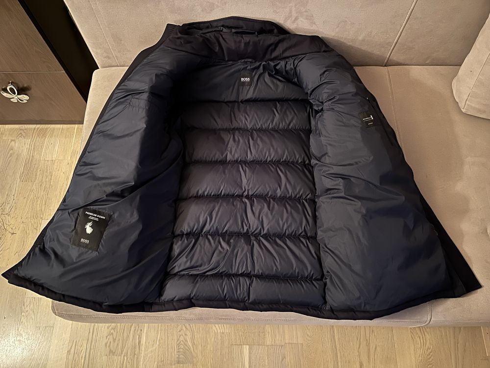 Продам власного пуховика Hugo Boss