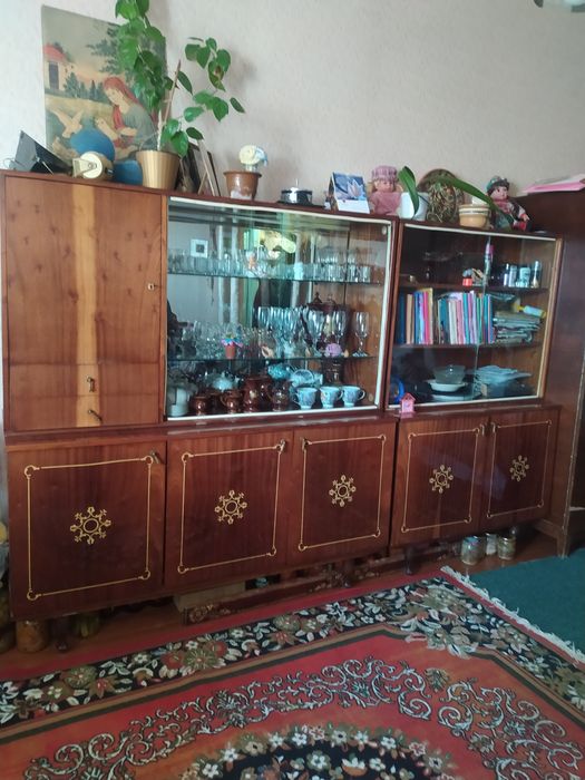 Продам сервант  недорого