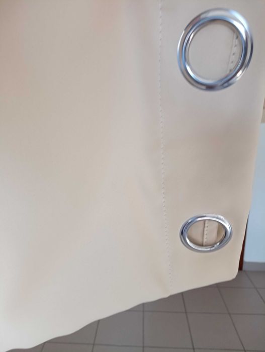 cortinados em tons de bege, nunca usados ( quatro unidades)