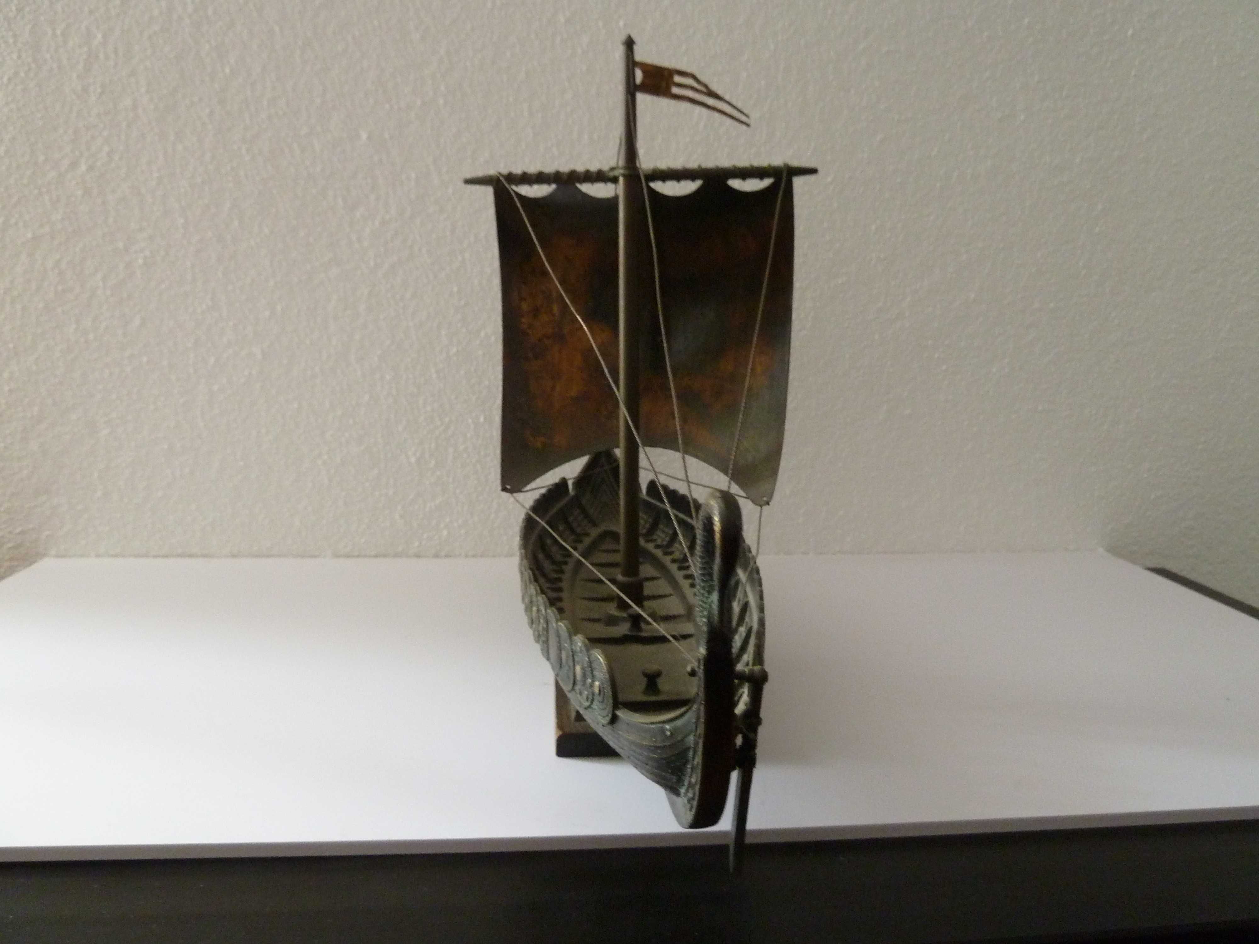 Barco Drakkar Vikingo