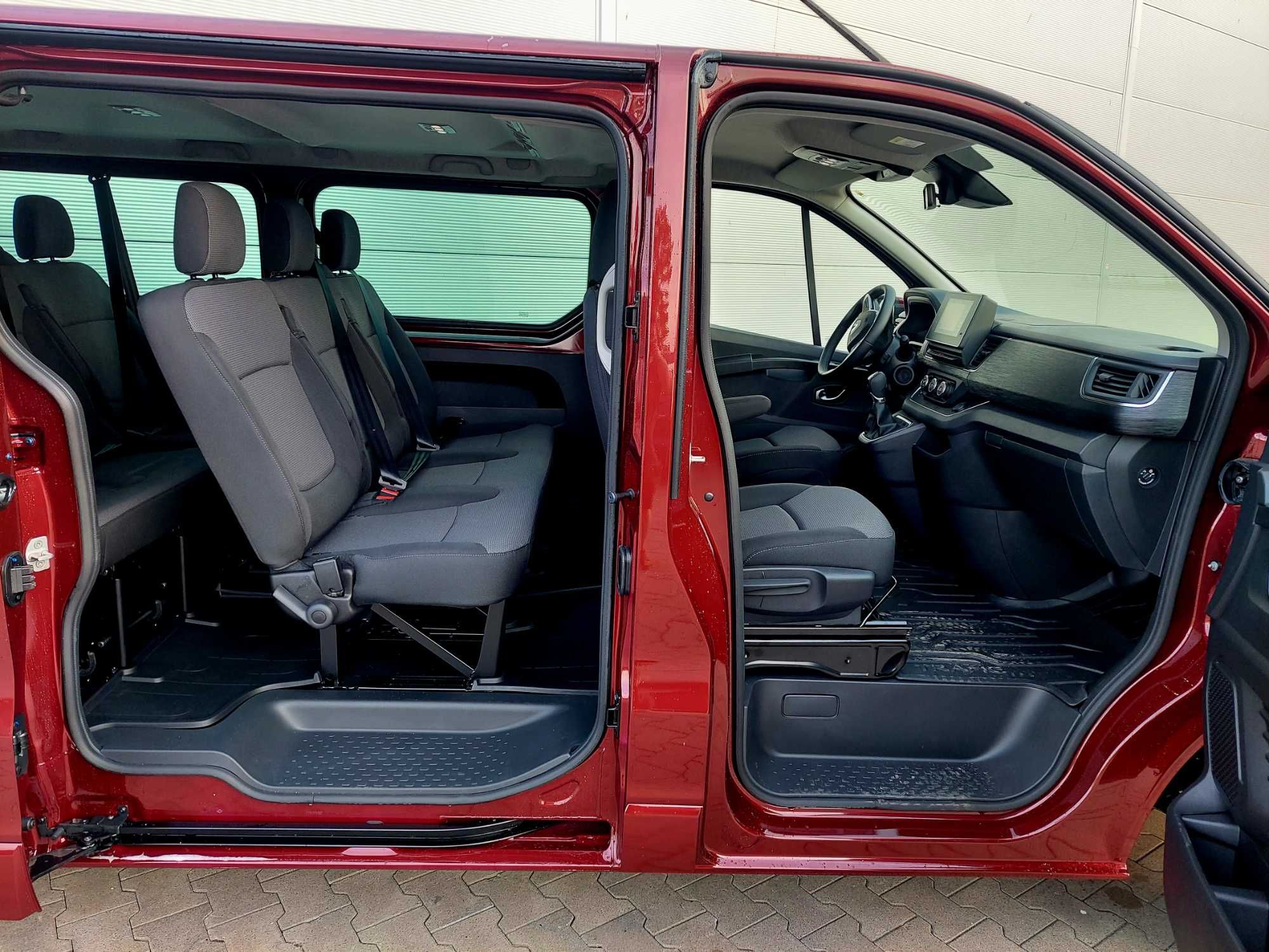Wynajem busa 8 i 9 osobowego Renault Trafic extralong manual automat