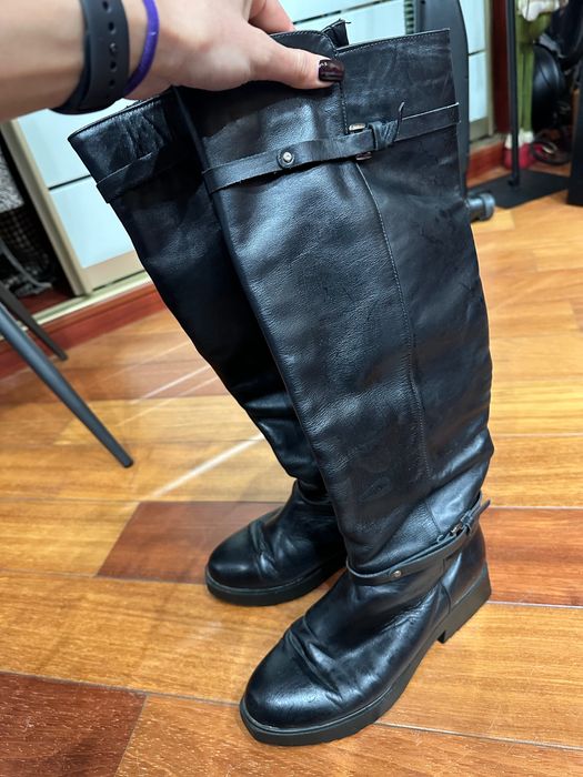 Продаю чорні жіночі чоботи 38 розміру